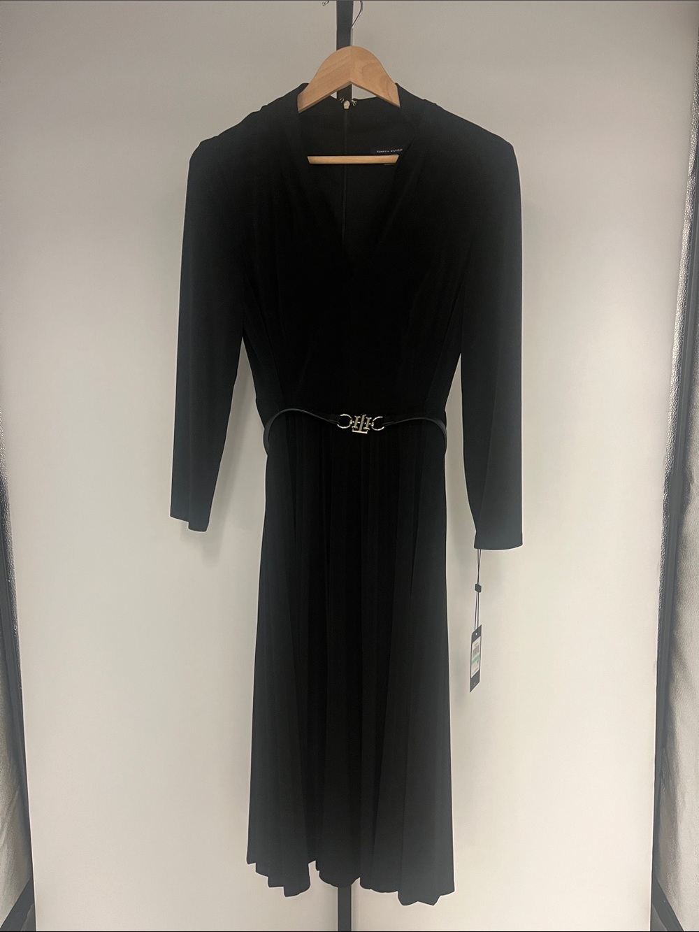 Tommy Hilfiger Black Long-Sleeve Midi Dress with Decorative Waist Buckle